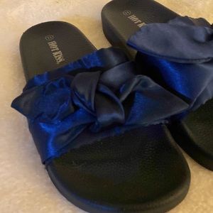 FINAL SALE Navy blue satin bow slide sandals Hot Kiss EUC
